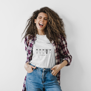Blending In. T-shirt donna | grafica zebra cavalli | maglia ironica animali