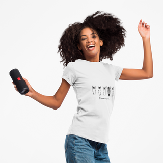 Blending In. T-shirt donna | grafica zebra cavalli | maglia ironica animali