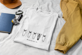 Blending In. T-shirt donna | grafica zebra cavalli | maglia ironica animali