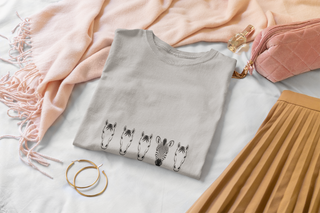 Blending In. T-shirt donna | grafica zebra cavalli | maglia ironica animali