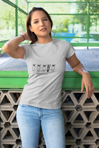Blending In. T-shirt donna | grafica zebra cavalli | maglia ironica animali