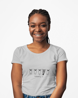 Blending In. T-shirt donna | grafica zebra cavalli | maglia ironica animali